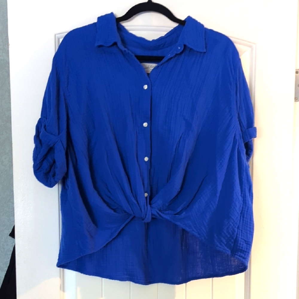 Universal Thread Royal Blue Button-Down Cropped Blouse